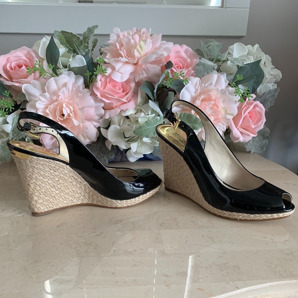 Michael Kors sz 8 Black Patent Peep-Toe Wedge